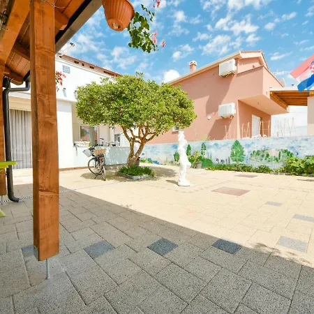 Apartment Josip-1 Nin